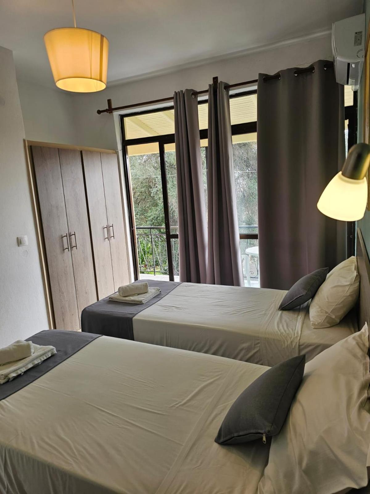 Appartement Gardelis Gardens à Benitses  Chambre photo
