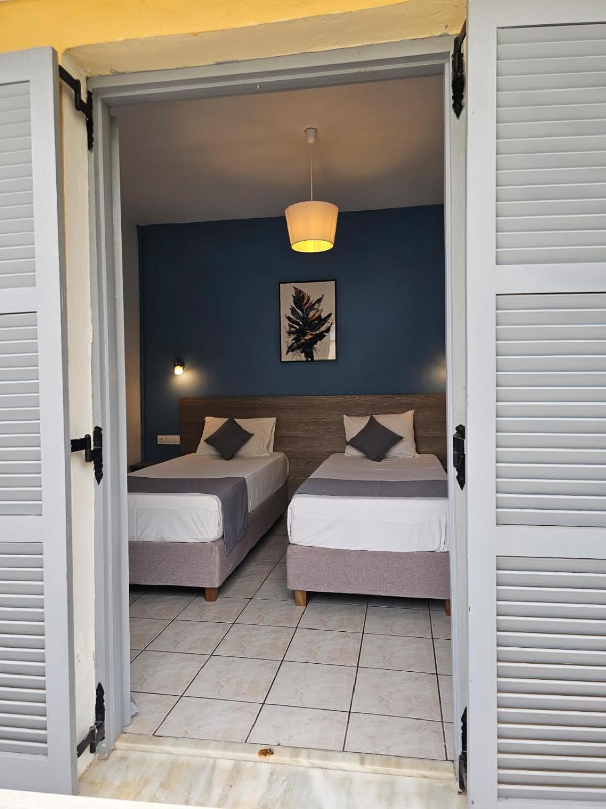 Appartement Gardelis Gardens à Benitses  Chambre photo